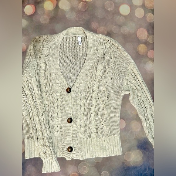 Glam Brand M Cream Cable Knit sweater - Picture 2 of 9